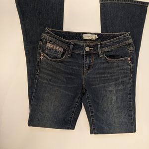 Young & Faded size 5 junior jeans embroidered details on pockets Like New